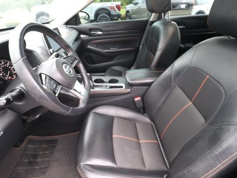 Used 2020 Nissan Altima 2.5 SR w/ Premium Package FWD image 2