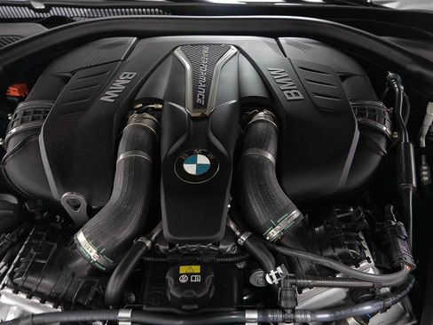 Used 2018 BMW M550i xDrive AWD/4WD image 17