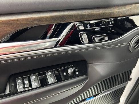 Used 2022 Jeep Grand Wagoneer Series I image 19