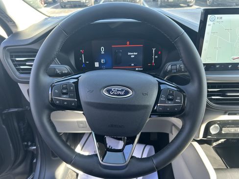 New 2025 Ford Escape SE image 13