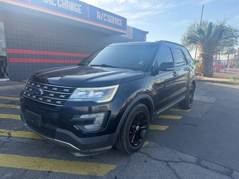 Used 2017 Ford Explorer XLT FWD image 2