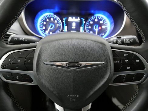 Used 2023 Chrysler Voyager LX image 16