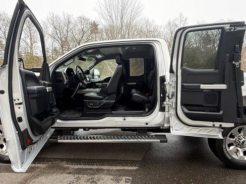 Used 2019 Ford F250 Lariat w/ Chrome Package image 23