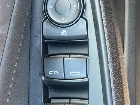 Used 2022 Chevrolet Traverse LT image 24