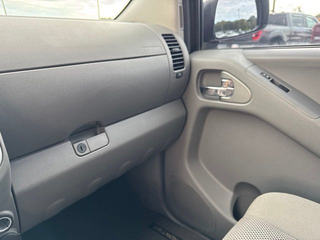Used 2014 Nissan Frontier SV RWD image 34