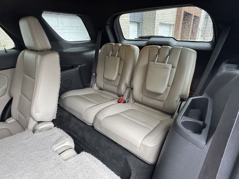 Used 2015 Ford Explorer XLT w/ Equipment Group 202B image 30