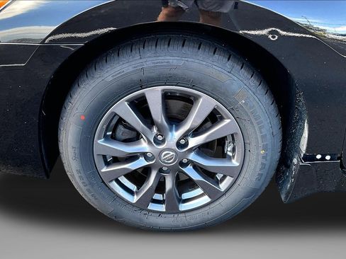 Used 2015 Nissan Altima 2.5 S w/ Sport Value Package FWD image 8