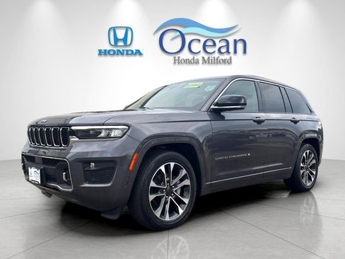 Used 2022 Jeep Grand Cherokee Overland w/ Luxury Tech Group IV AWD/4WD image 7