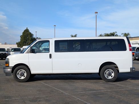 Used 2018 GMC Savana 3500 LT w/ LT Preferred Equipment Group image 4