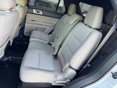 Used 2014 Ford Explorer XLT FWD image 9