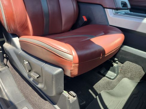 Used 2019 Ford F150 Platinum w/ Equipment Group 701A Luxury AWD/4WD image 30