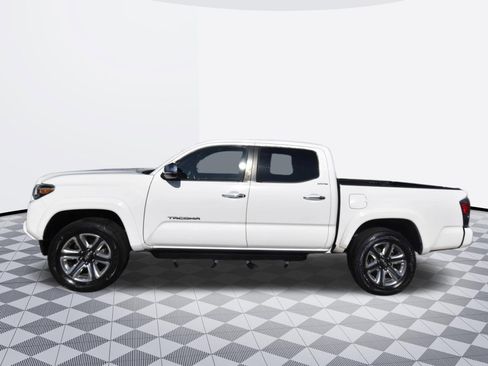 Used 2016 Toyota Tacoma Limited w/ Towing Package image 2