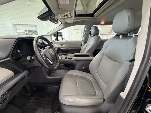 Used 2022 Toyota Sienna XLE AWD/4WD image 9