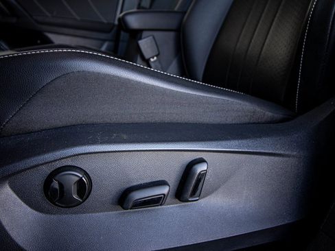 Certified 2022 Volkswagen Tiguan SE R-Line image 27