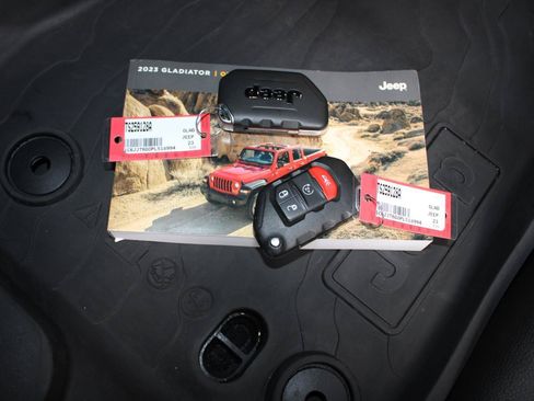 Used 2023 Jeep Gladiator Rubicon w/ Cold Weather Group AWD/4WD image 34