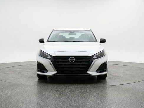 Used 2025 Nissan Altima 2.5 SV FWD image 2