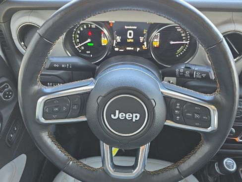 Used 2022 Jeep Wrangler Unlimited Sahara AWD/4WD image 8