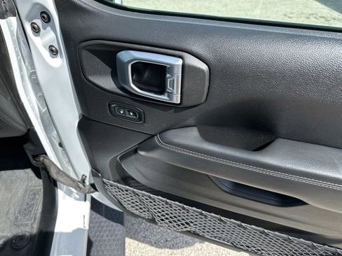 Used 2020 Jeep Wrangler Unlimited Sahara AWD/4WD image 13