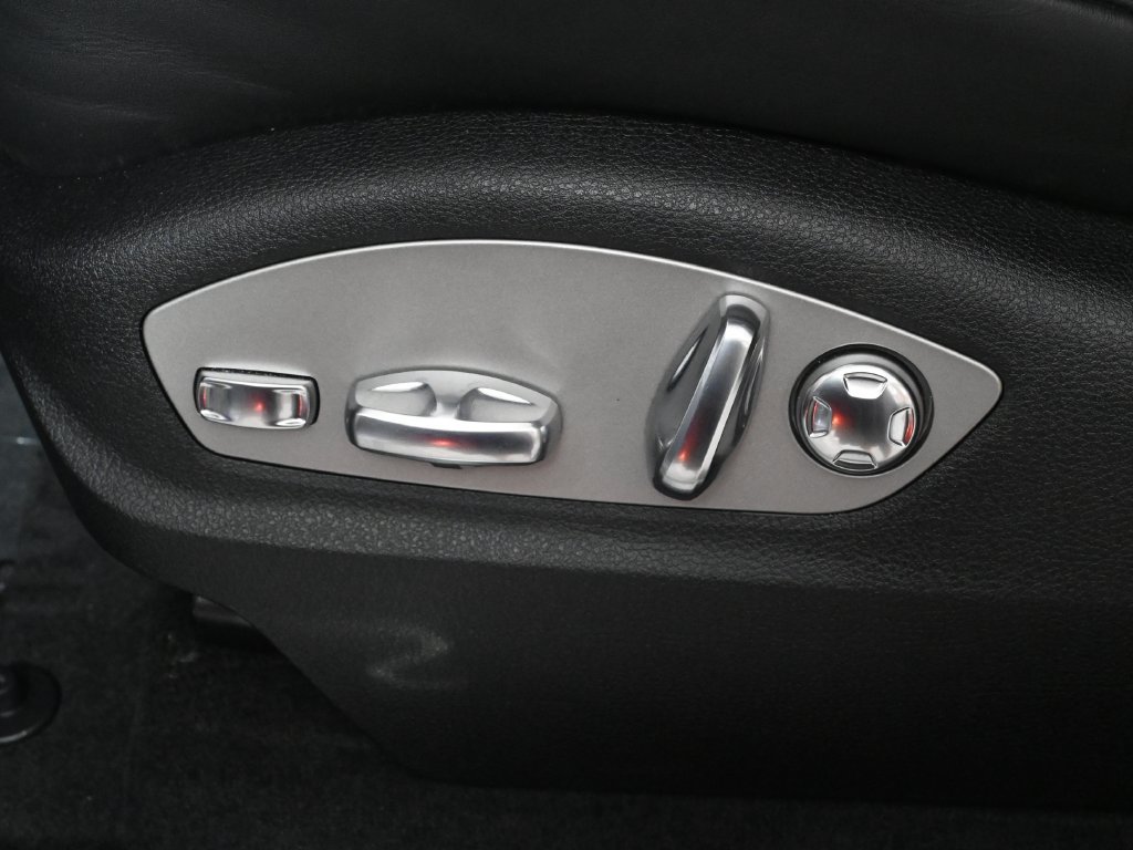 Used 2023 Porsche Macan S AWD/4WD image 30