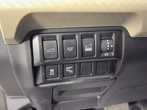 Used 2021 Subaru Ascent Premium w/ Convenience Package image 27