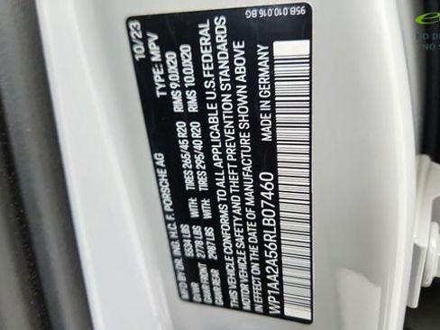 Used 2024 Porsche Macan AWD/4WD image 60