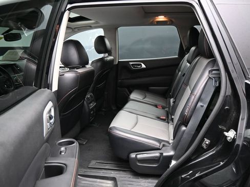 Used 2020 Nissan Pathfinder SL AWD/4WD image 29