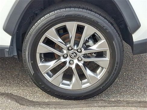 Used 2020 Toyota RAV4 XLE Premium image 29