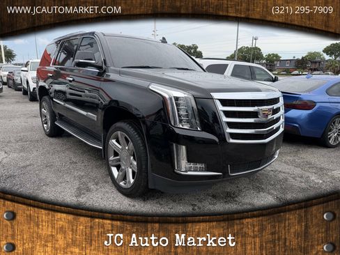 Used 2017 Cadillac Escalade 2WD image 1