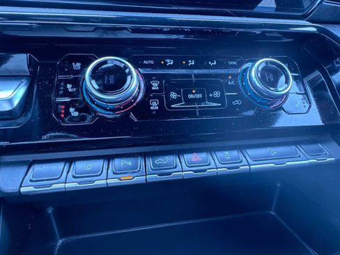 Used 2024 GMC Sierra 2500 AT4 w/ AT4 Preferred Package image 25