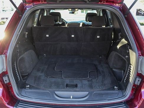 Used 2019 Jeep Grand Cherokee Laredo image 36