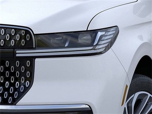 New 2025 Lincoln Navigator Reserve AWD/4WD image 18