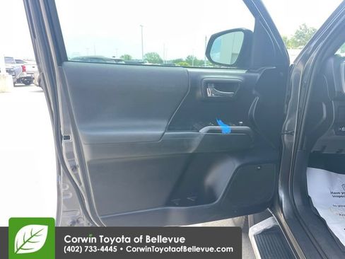 Used 2018 Toyota Tacoma TRD Sport AWD/4WD image 18