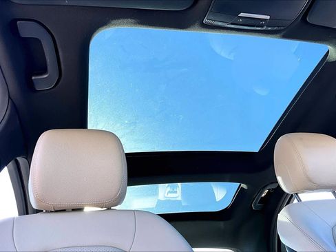 Used 2018 Mercedes-Benz C 300 4MATIC Sedan image 13