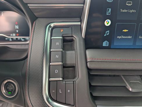 Used 2022 Chevrolet Suburban RST w/ Luxury Package image 17