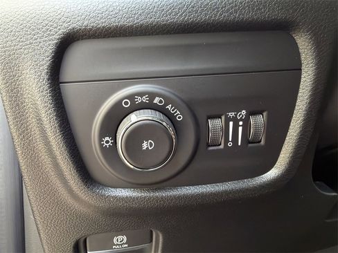 New 2025 Jeep Grand Cherokee Limited w/ Black Appearance Package image 18