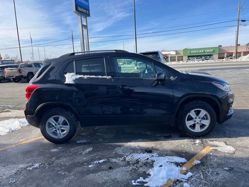 Used 2022 Chevrolet Trax LT w/ LT Convenience Package image 5