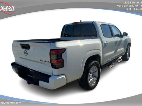 Used 2022 Nissan Frontier SV AWD/4WD image 5