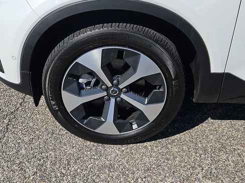 Used 2024 Volvo XC40 B5 Plus w/ Climate Package AWD/4WD image 7
