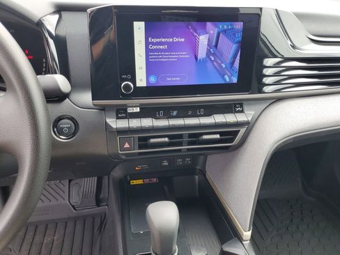 Used 2025 Toyota Camry LE image 13