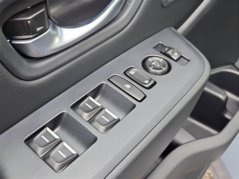 Certified 2025 Honda Pilot Touring image 19