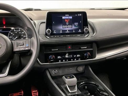 Used 2023 Nissan Rogue SV image 7