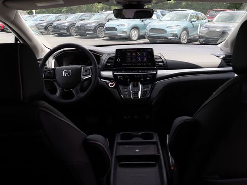 Certified 2026 Honda Odyssey Touring image 19