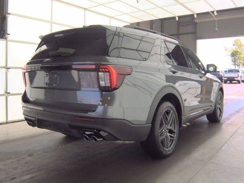 Used 2025 Ford Explorer ST AWD/4WD image 17