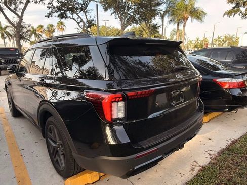 Used 2025 Ford Explorer ST-Line w/ Premium Package RWD image 5