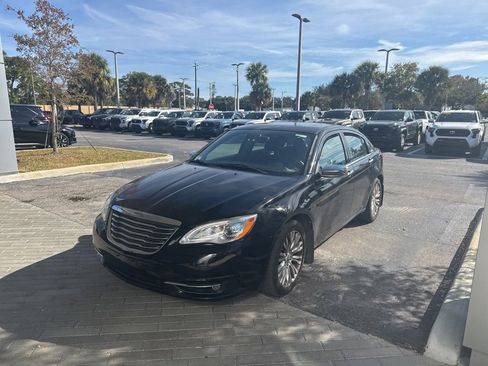 Used 2011 Chrysler 200 Limited image 2