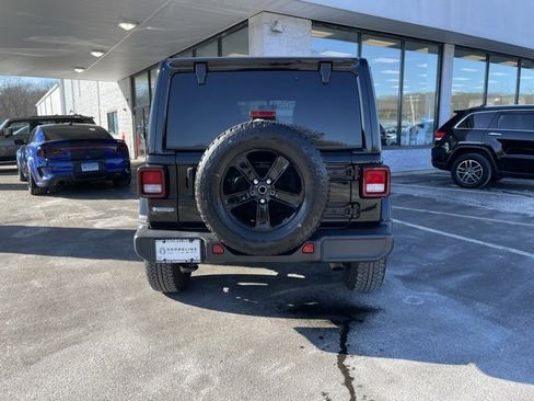 Used 2022 Jeep Wrangler Unlimited Sahara image 5