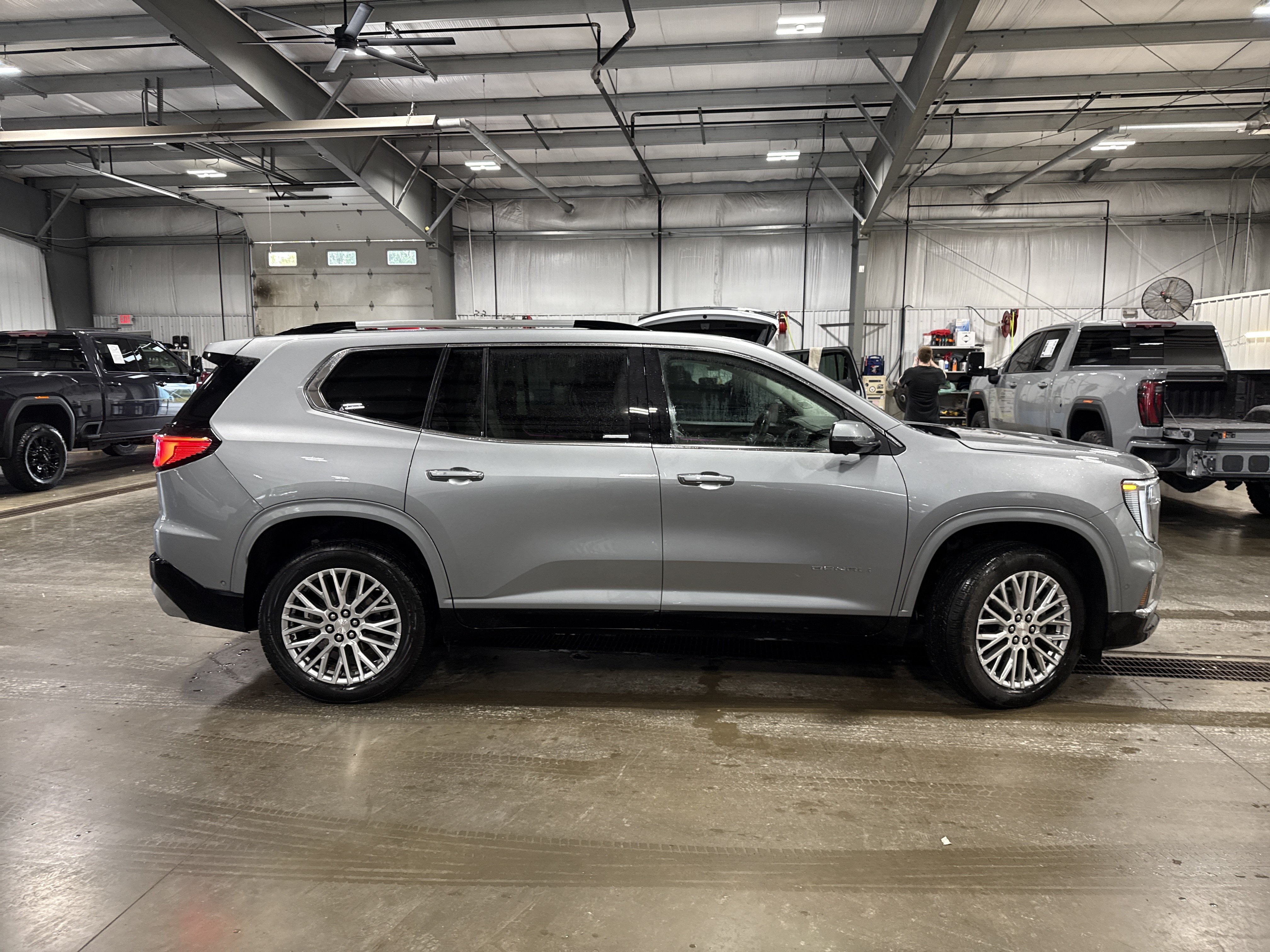 Used 2026 GMC Acadia Denali w/ Super Cruise Package AWD/4WD image 2