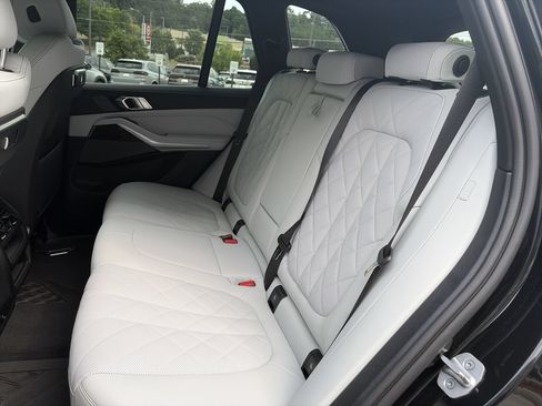 Used 2024 BMW X5 xDrive40i w/ Premium Package AWD/4WD image 32