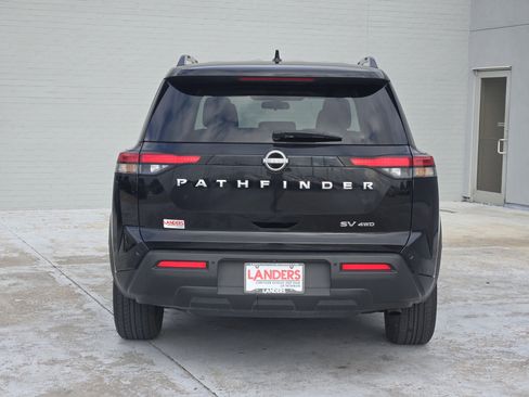 Used 2024 Nissan Pathfinder SV image 7