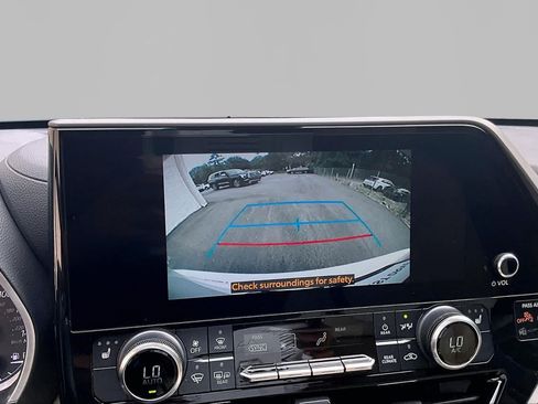 Used 2023 Toyota Highlander XLE FWD image 27